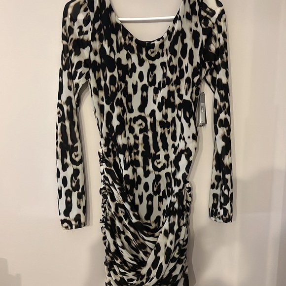 Women’s Guess leopard print long sleeve dress NWT Small - Picture 3 of 8